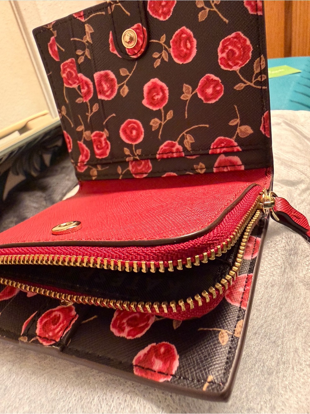 Kate Spade Small Shawn Laurel Way Wallet Hazy Rose Rooster Red NWT - Picture 5 of 6